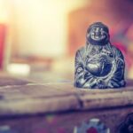 Enhance tranquility with green decor in bedroom feng shui