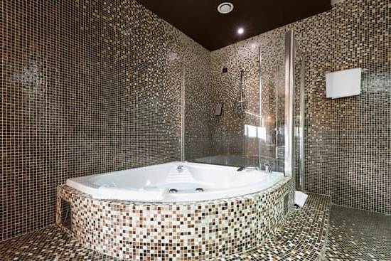 Feng Shui Bedroom Bed Facing North 1 Balanced energy: FENG SHUI BEDROOM BED FACING NORTH promotes restful sleep and harmonious relationships