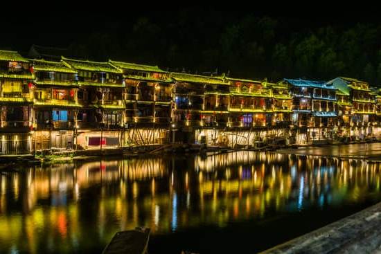Feng Shui Bedroom Door Window 1 Harmonious feng shui bedroom with well-positioned door and window for positive energy flow